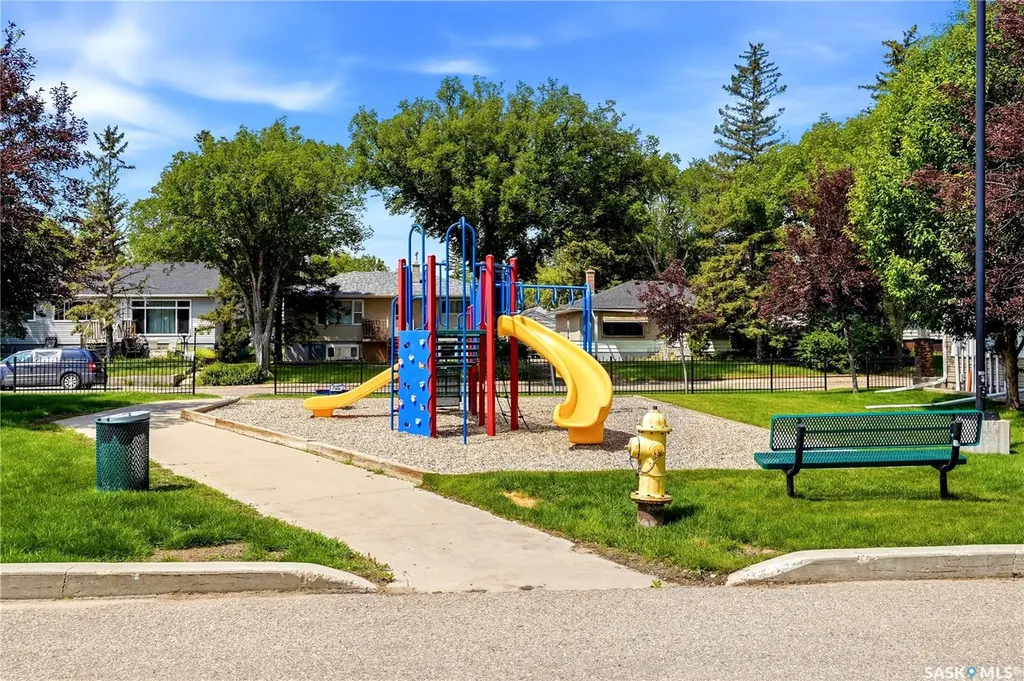 1237 Grey Street Regina SK S4T 1G7