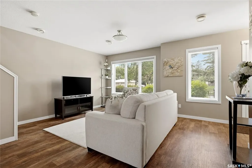 1237 Grey Street Regina SK S4T 1G7