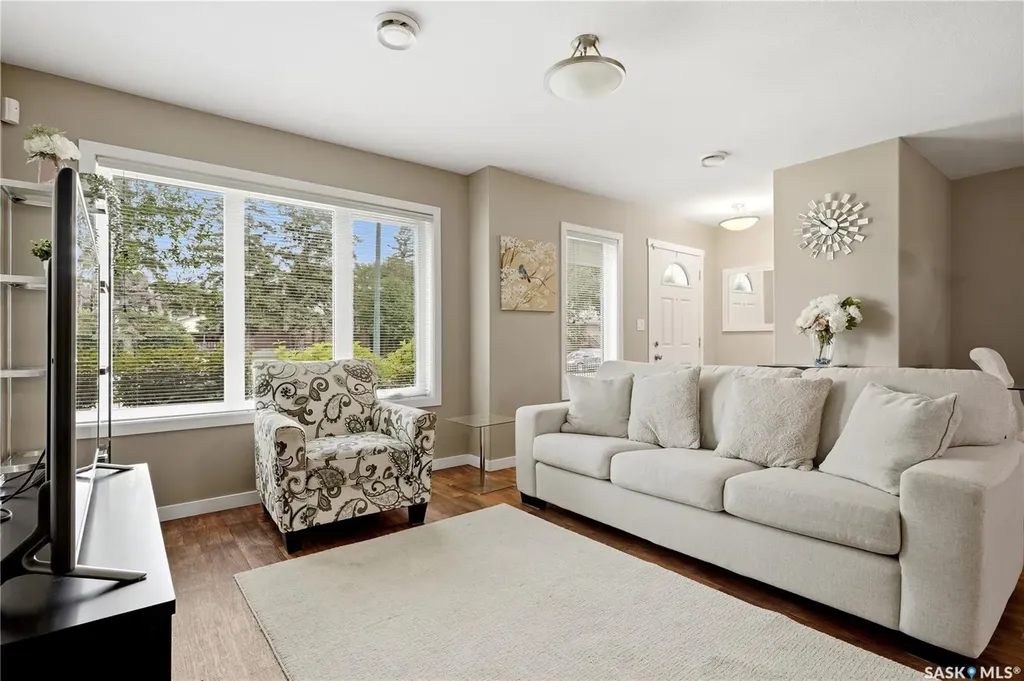 1237 Grey Street Regina SK S4T 1G7