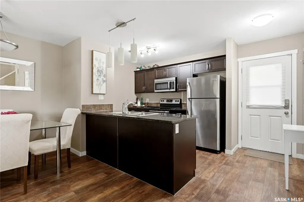 1237 Grey Street Regina SK S4T 1G7