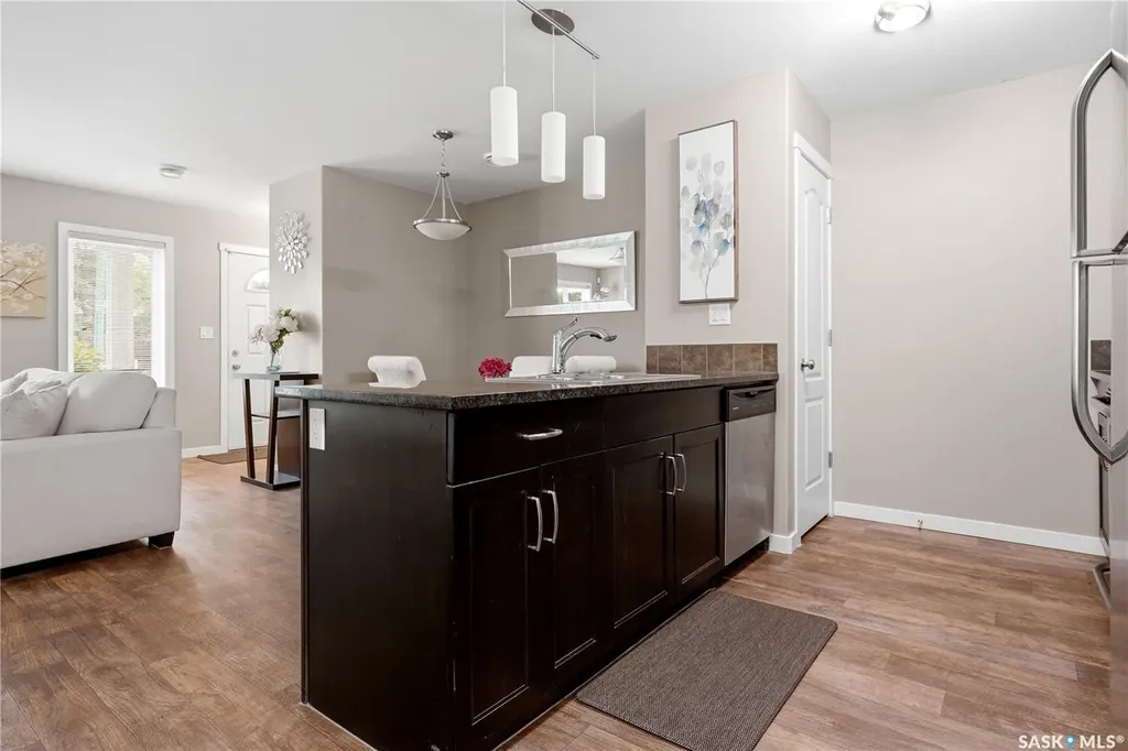 1237 Grey Street Regina SK S4T 1G7