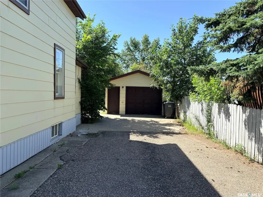 112 2nd Avenue W Eatonia SK S0L 0Y0