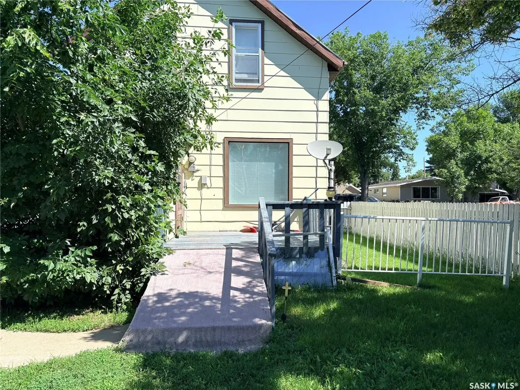 112 2nd Avenue W Eatonia SK S0L 0Y0