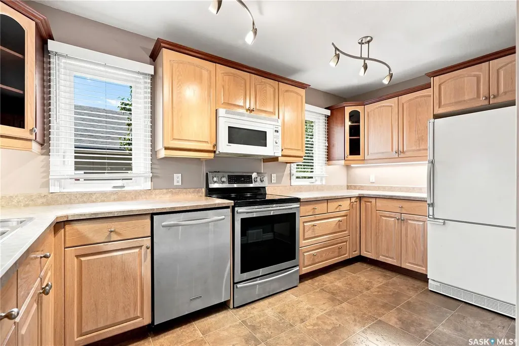 818 5th Street E Saskatoon SK S7H 1G9