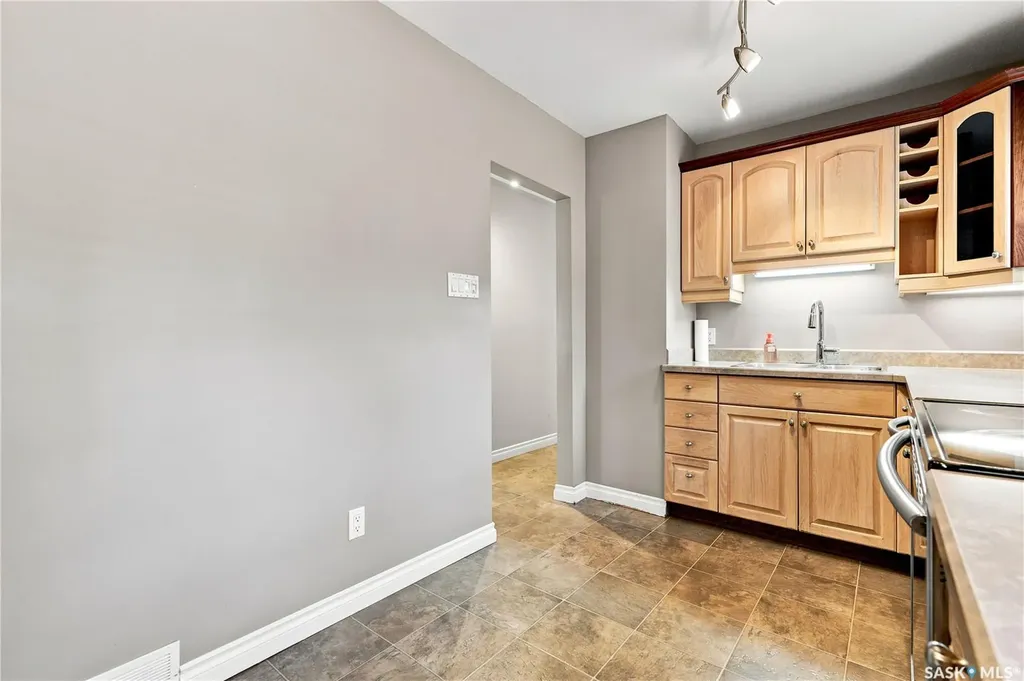 818 5th Street E Saskatoon SK S7H 1G9