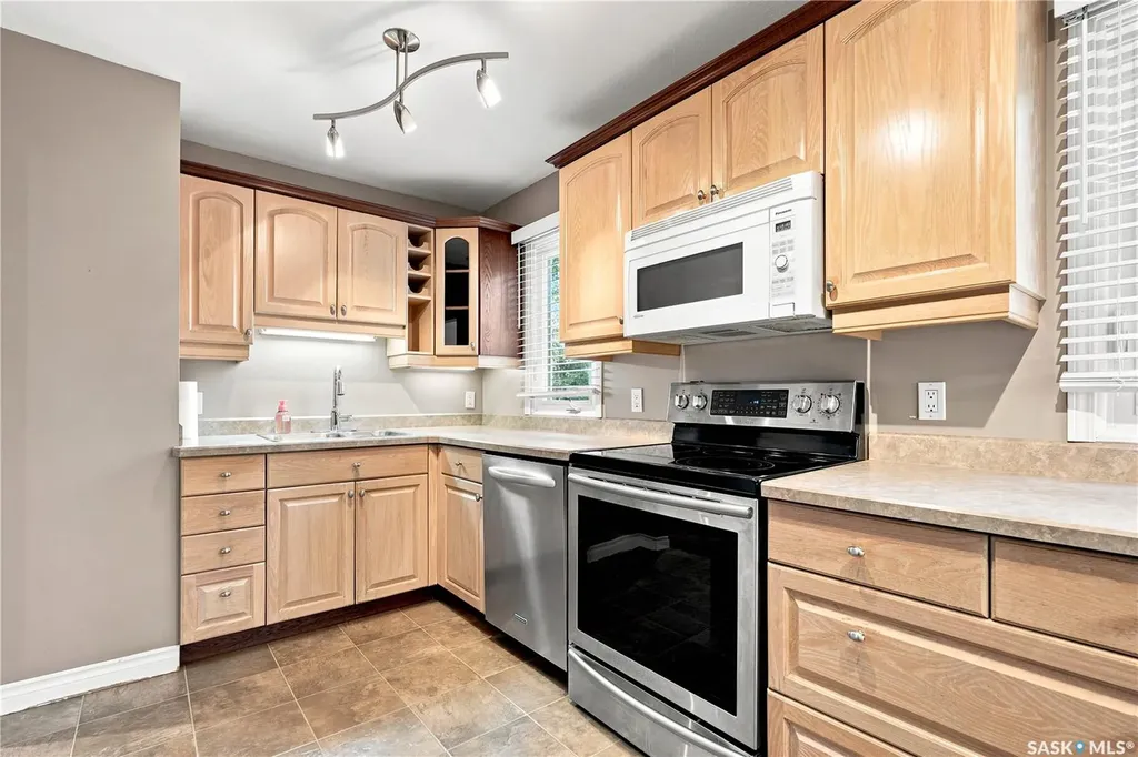 818 5th Street E Saskatoon SK S7H 1G9