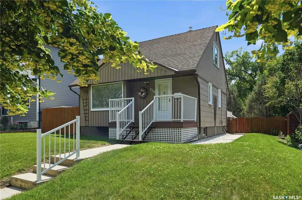 818 5th Street E Saskatoon SK S7H 1G9