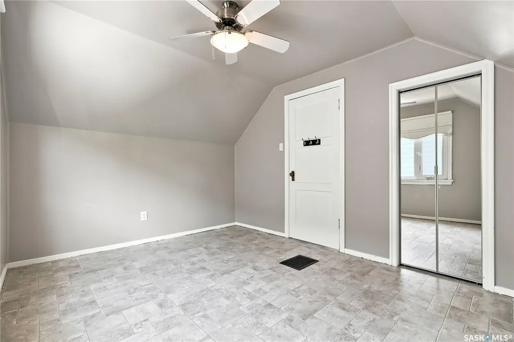 818 5th Street E Saskatoon SK S7H 1G9