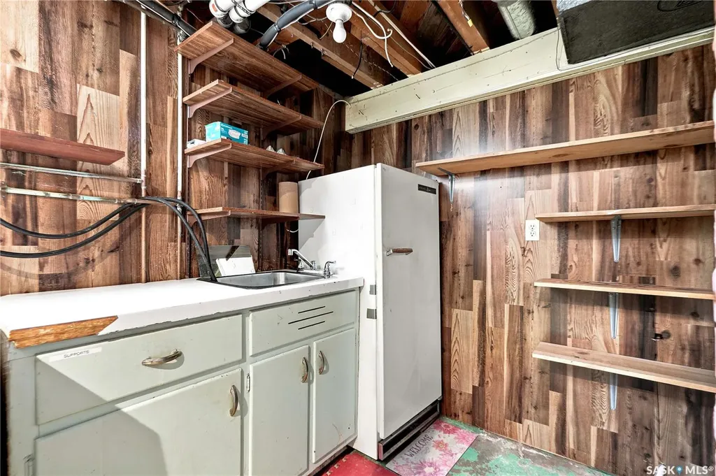 818 5th Street E Saskatoon SK S7H 1G9
