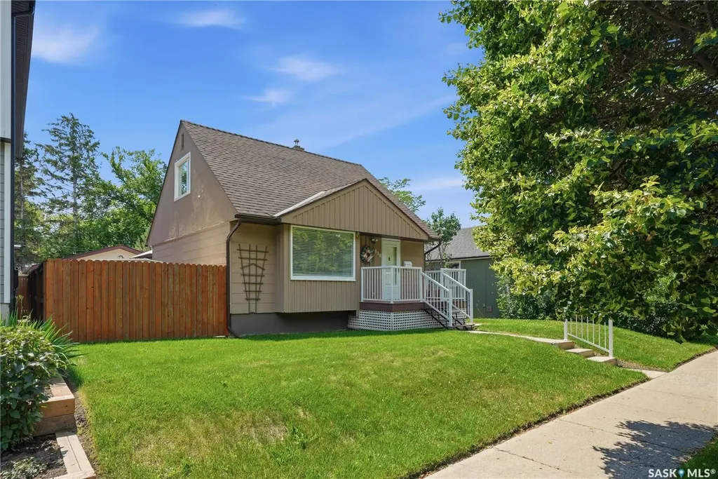 818 5th Street E Saskatoon SK S7H 1G9