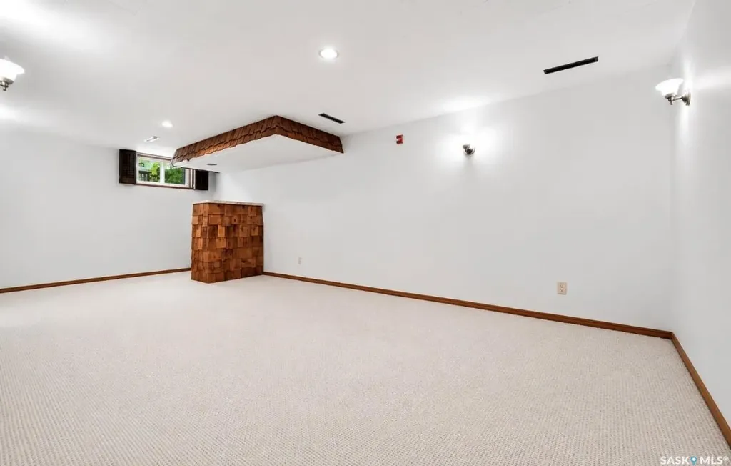818 5th Street E Saskatoon SK S7H 1G9