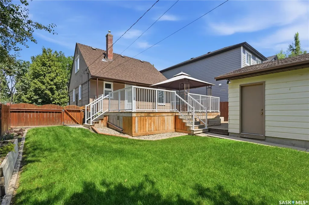 818 5th Street E Saskatoon SK S7H 1G9