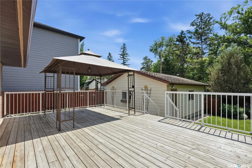 818 5th Street E Saskatoon SK S7H 1G9