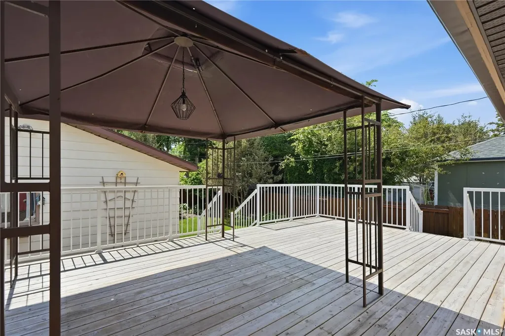 818 5th Street E Saskatoon SK S7H 1G9