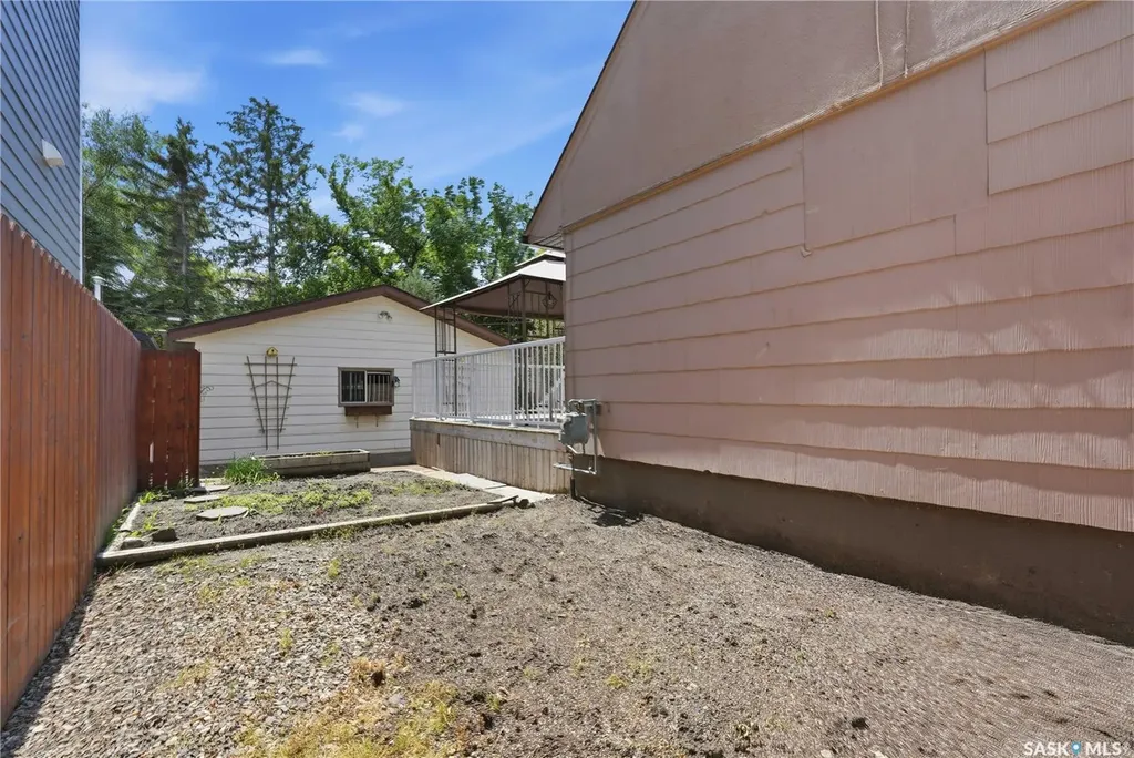 818 5th Street E Saskatoon SK S7H 1G9