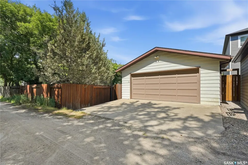 818 5th Street E Saskatoon SK S7H 1G9
