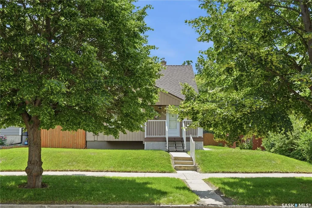 818 5th Street E Saskatoon SK S7H 1G9