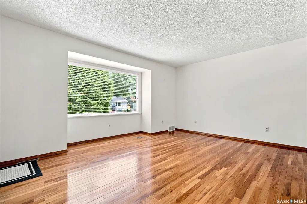 818 5th Street E Saskatoon SK S7H 1G9