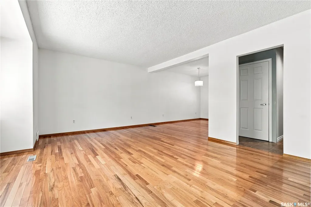 818 5th Street E Saskatoon SK S7H 1G9