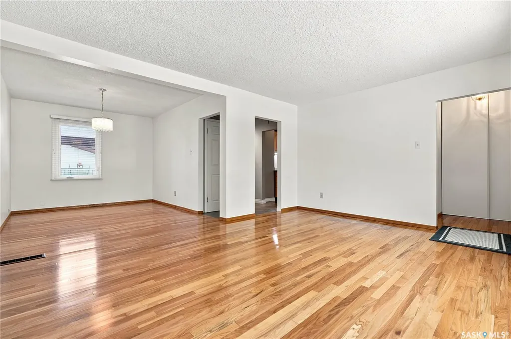 818 5th Street E Saskatoon SK S7H 1G9