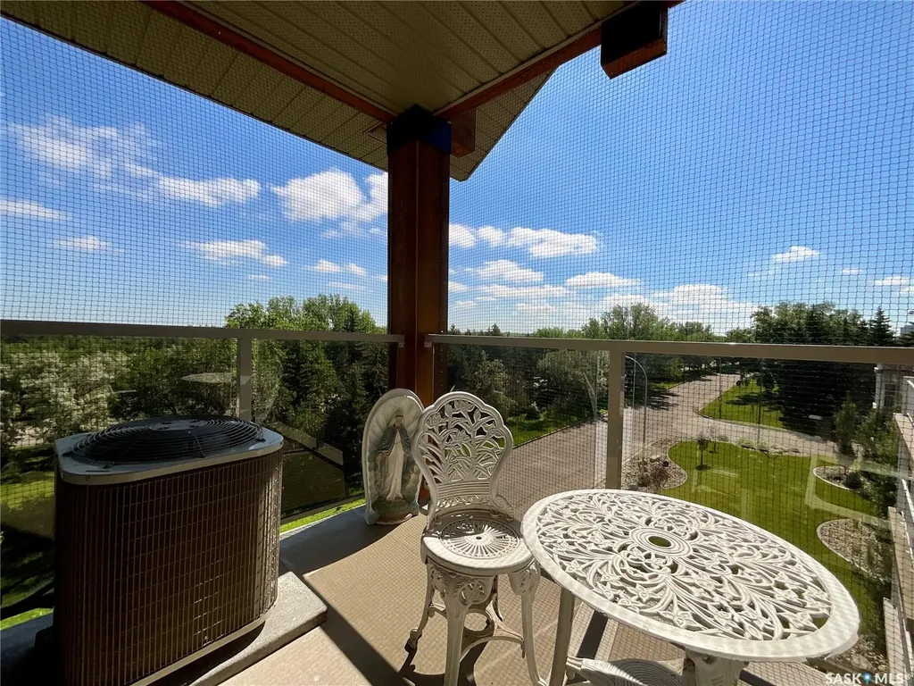 1220 Blackfoot Drive Regina SK S4S 6T2