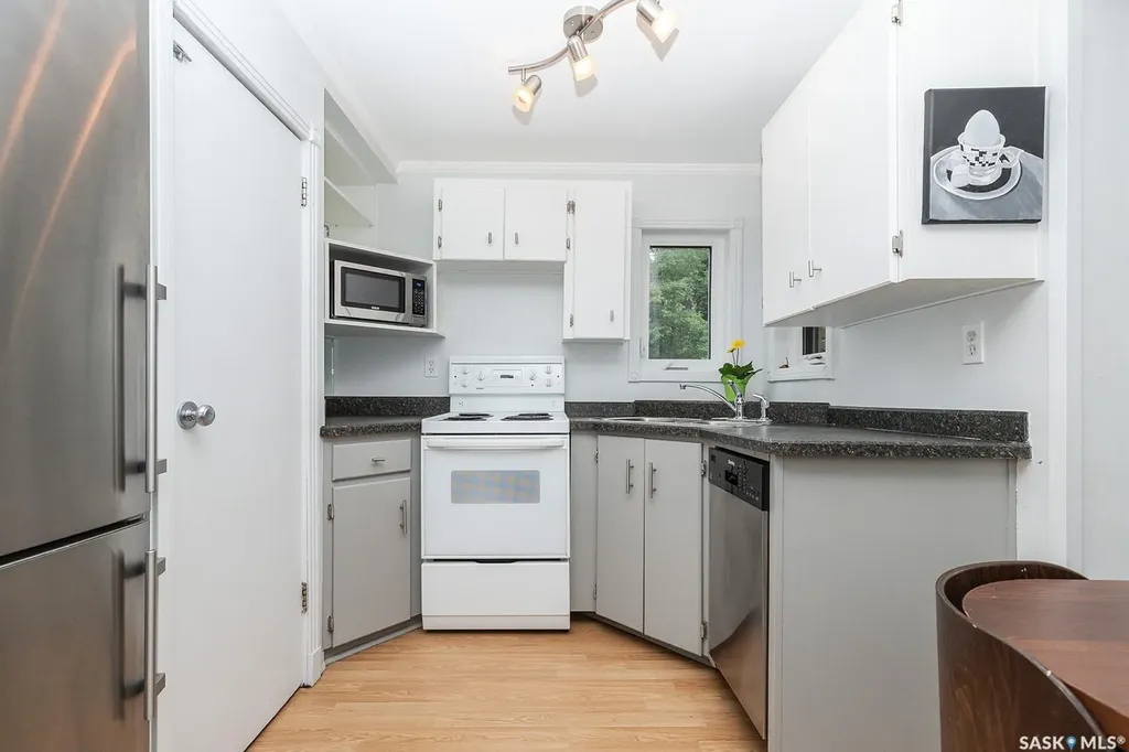 929 9th Avenue N Saskatoon SK S7K 2Z3