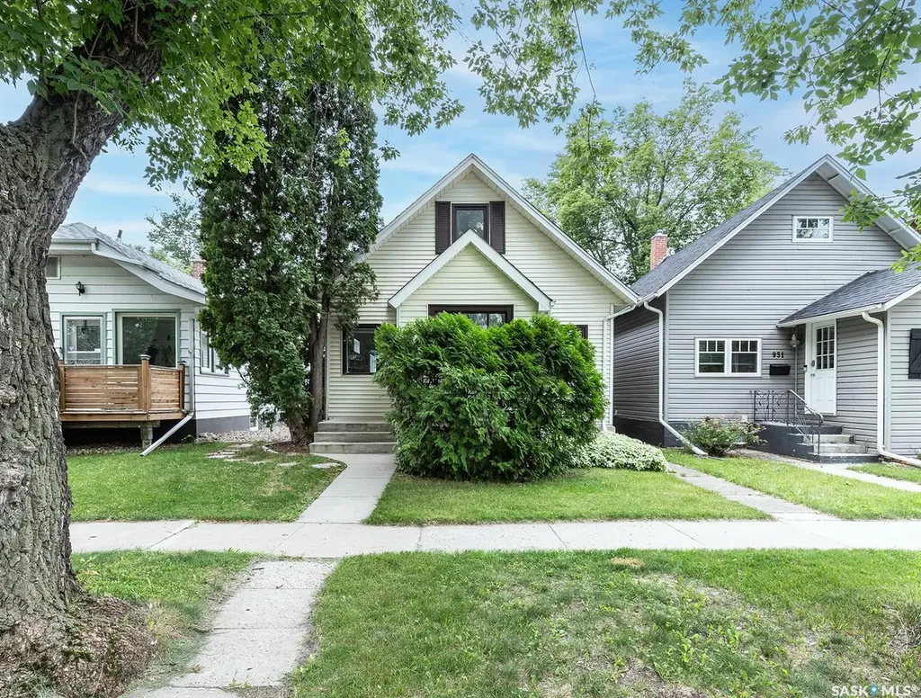 929 9th Avenue N Saskatoon SK S7K 2Z3
