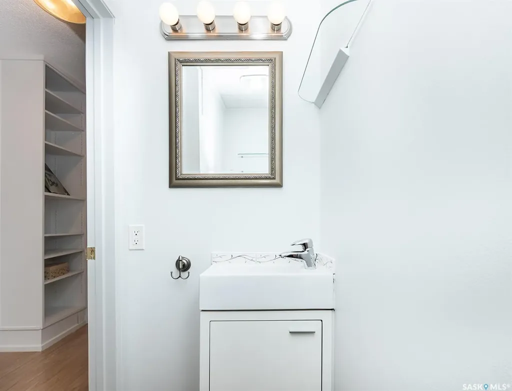 929 9th Avenue N Saskatoon SK S7K 2Z3