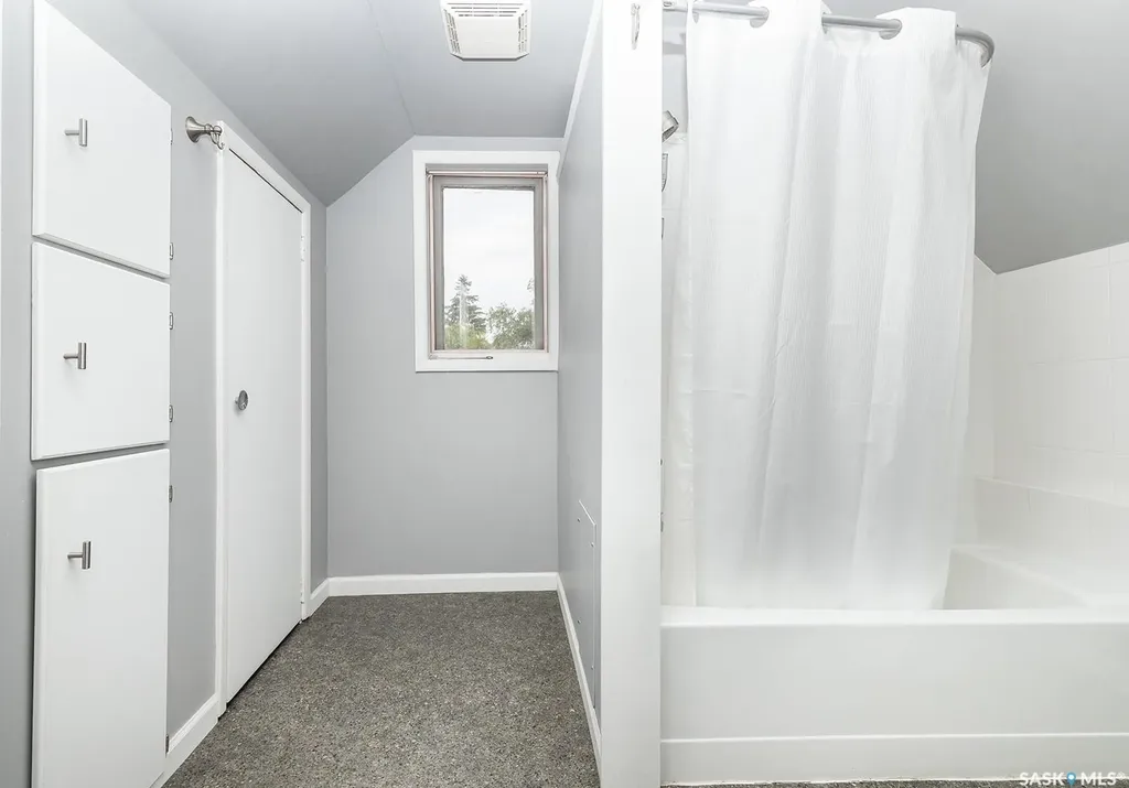 929 9th Avenue N Saskatoon SK S7K 2Z3