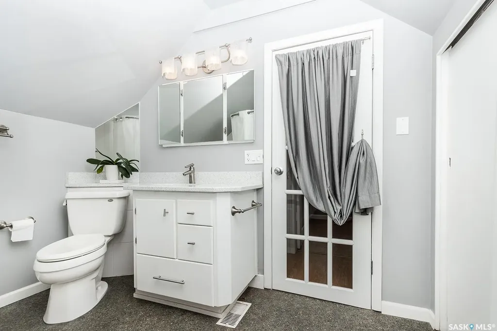 929 9th Avenue N Saskatoon SK S7K 2Z3
