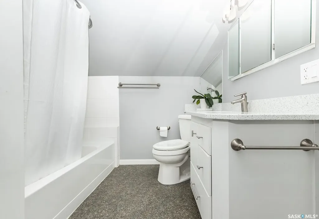 929 9th Avenue N Saskatoon SK S7K 2Z3