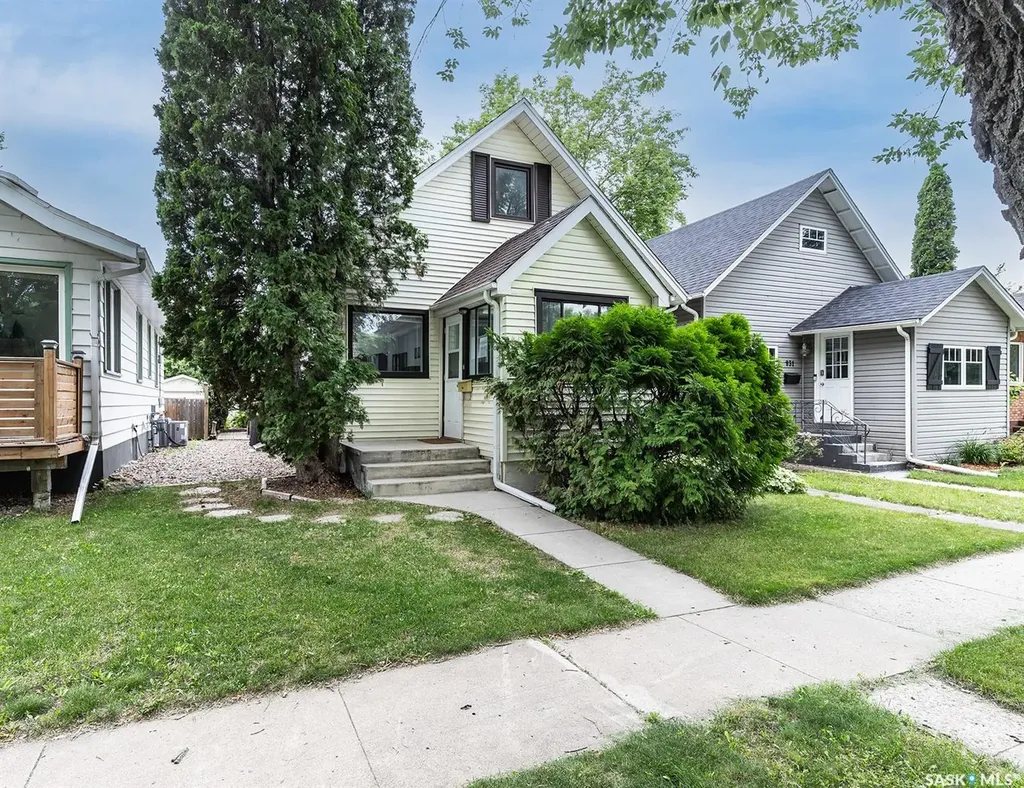929 9th Avenue N Saskatoon SK S7K 2Z3
