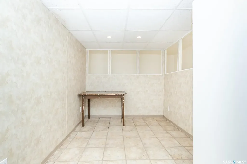 929 9th Avenue N Saskatoon SK S7K 2Z3
