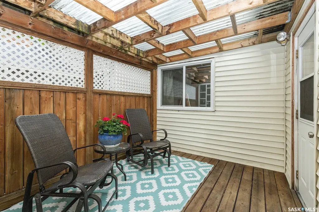929 9th Avenue N Saskatoon SK S7K 2Z3