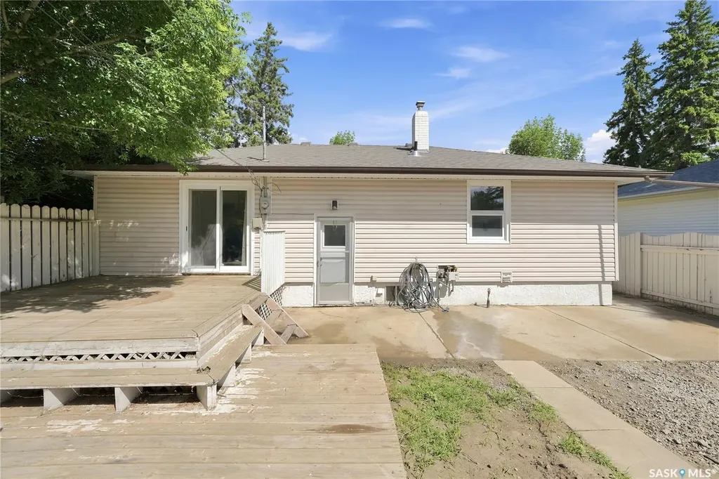 1116 Ewart Avenue Saskatoon SK S7H 2K3