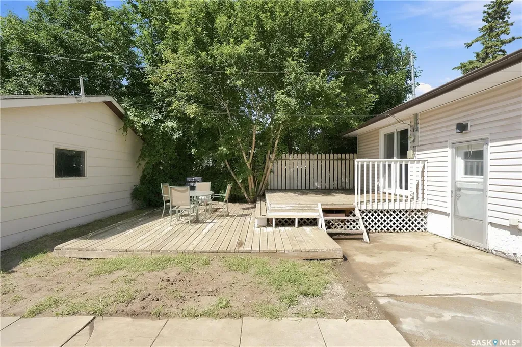 1116 Ewart Avenue Saskatoon SK S7H 2K3