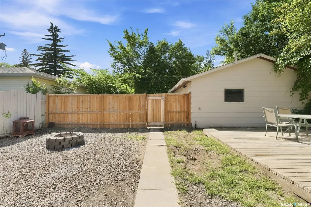 1116 Ewart Avenue Saskatoon SK S7H 2K3