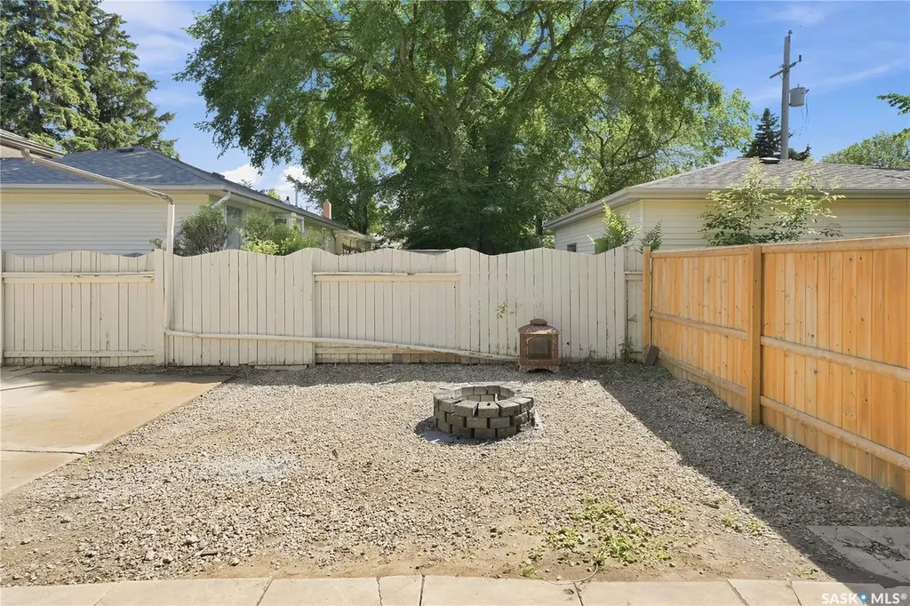 1116 Ewart Avenue Saskatoon SK S7H 2K3