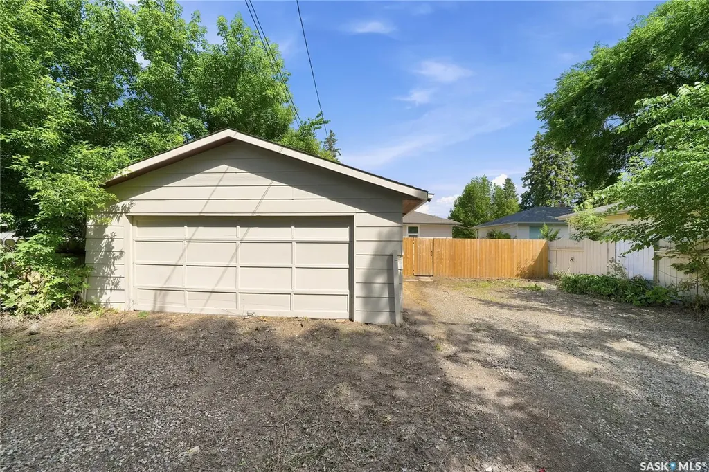 1116 Ewart Avenue Saskatoon SK S7H 2K3