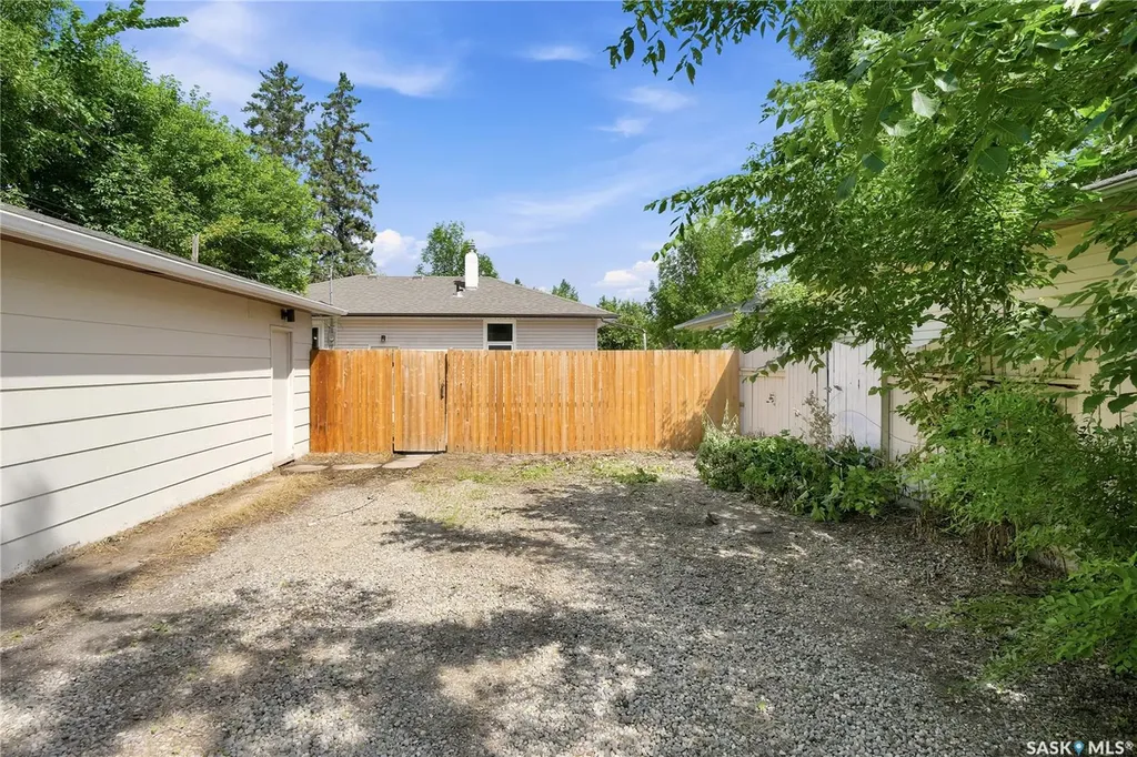1116 Ewart Avenue Saskatoon SK S7H 2K3