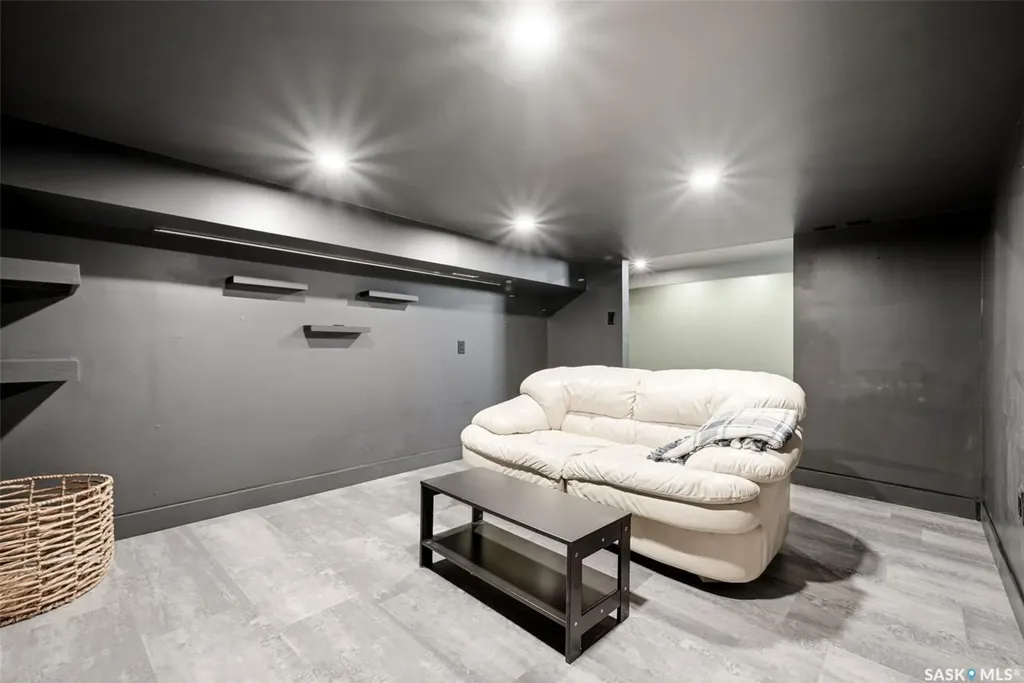 3620 King Street Regina SK S4S 2J1