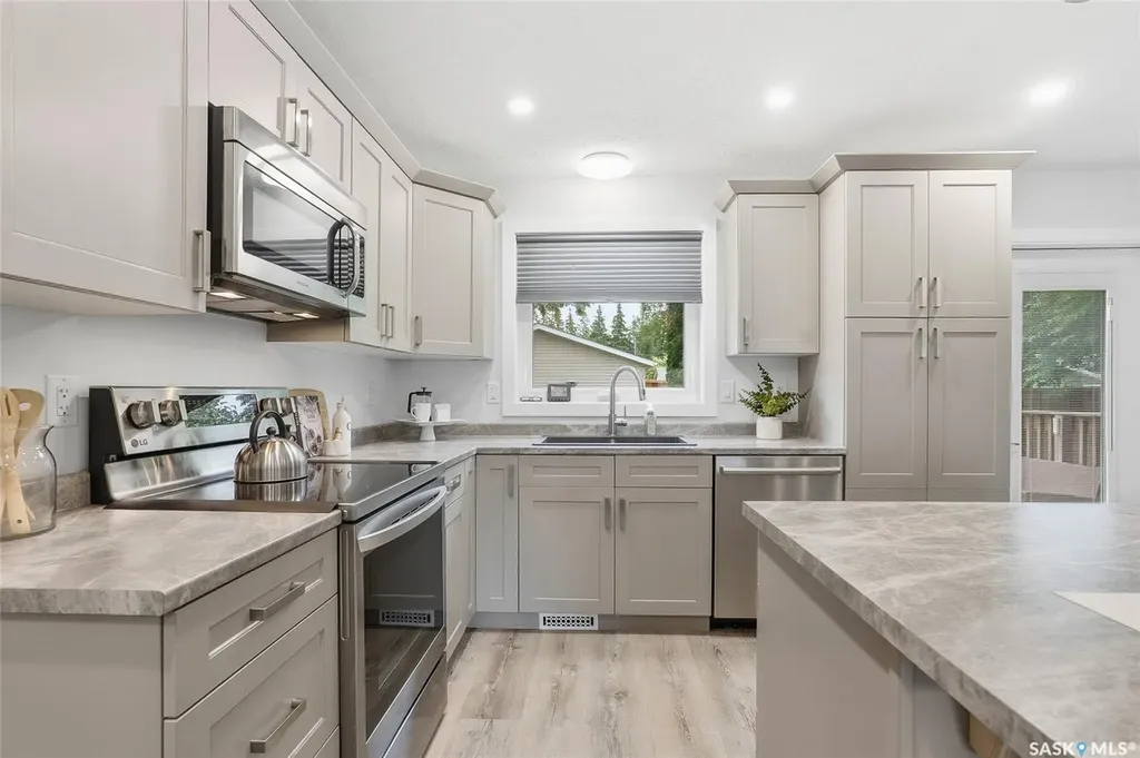 1206 Elevator Road Saskatoon SK S7J 2R8