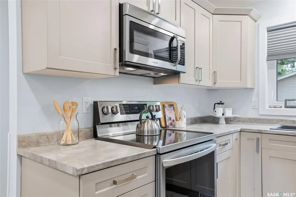 1206 Elevator Road Saskatoon SK S7J 2R8