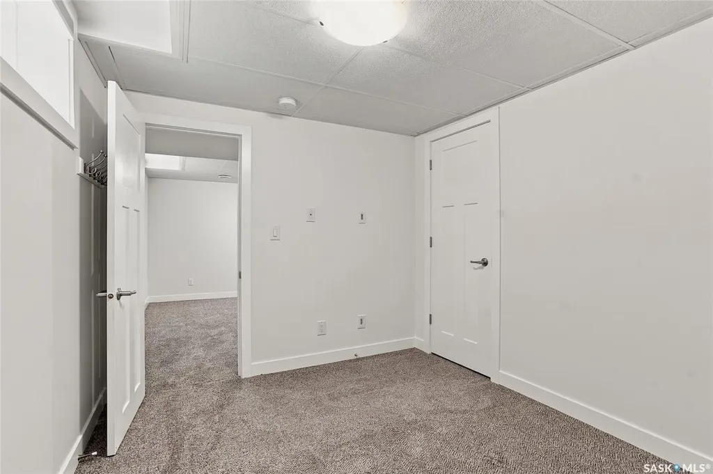 1206 Elevator Road Saskatoon SK S7J 2R8