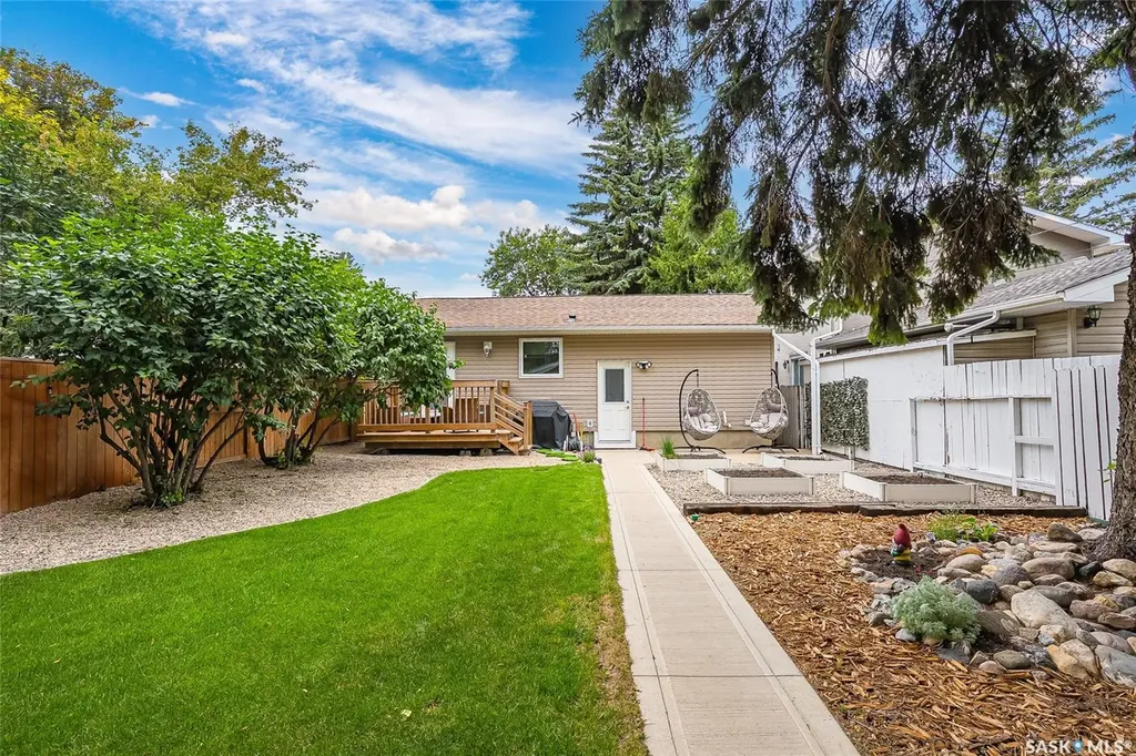1206 Elevator Road Saskatoon SK S7J 2R8