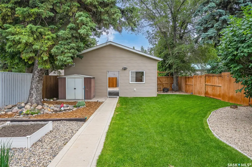 1206 Elevator Road Saskatoon SK S7J 2R8