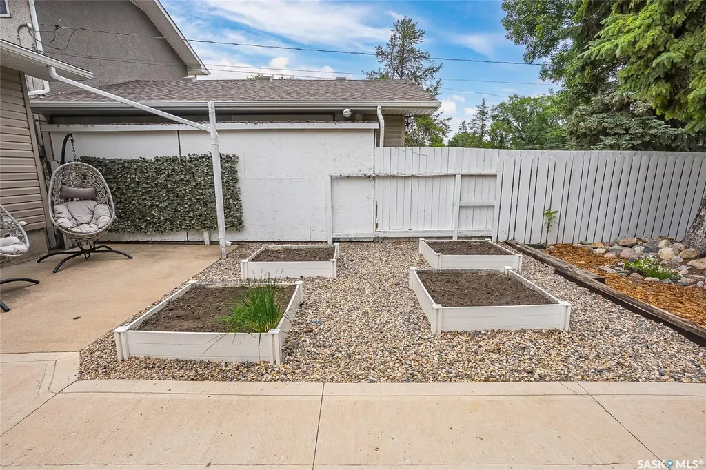 1206 Elevator Road Saskatoon SK S7J 2R8