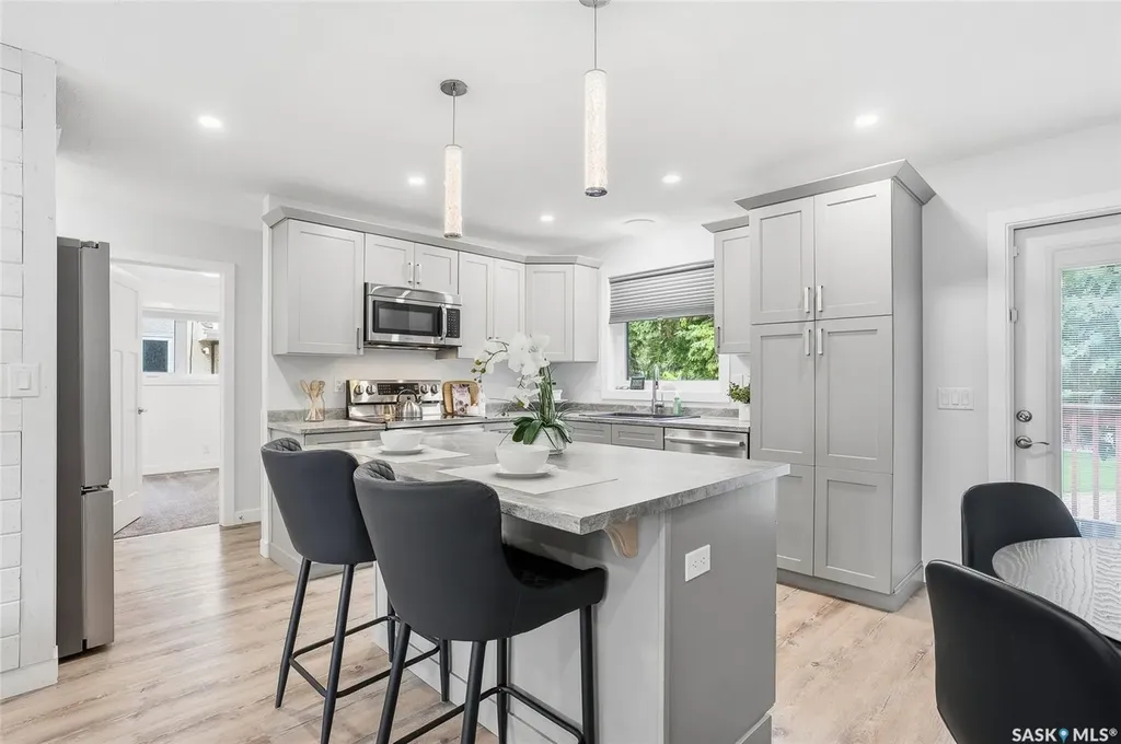 1206 Elevator Road Saskatoon SK S7J 2R8