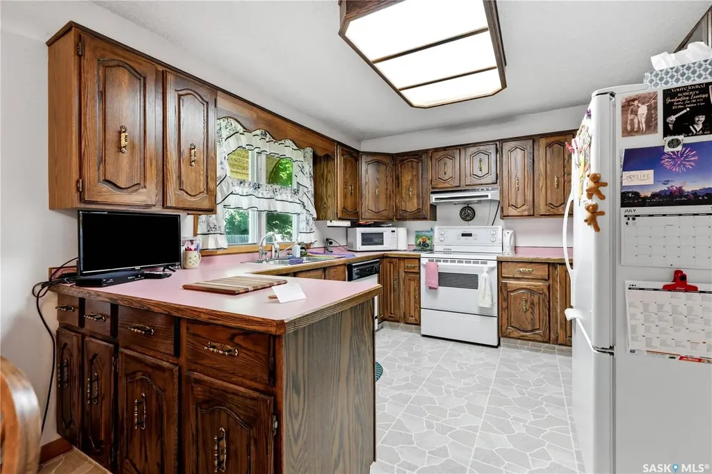501 3rd Street E Watrous SK S0K 4T0