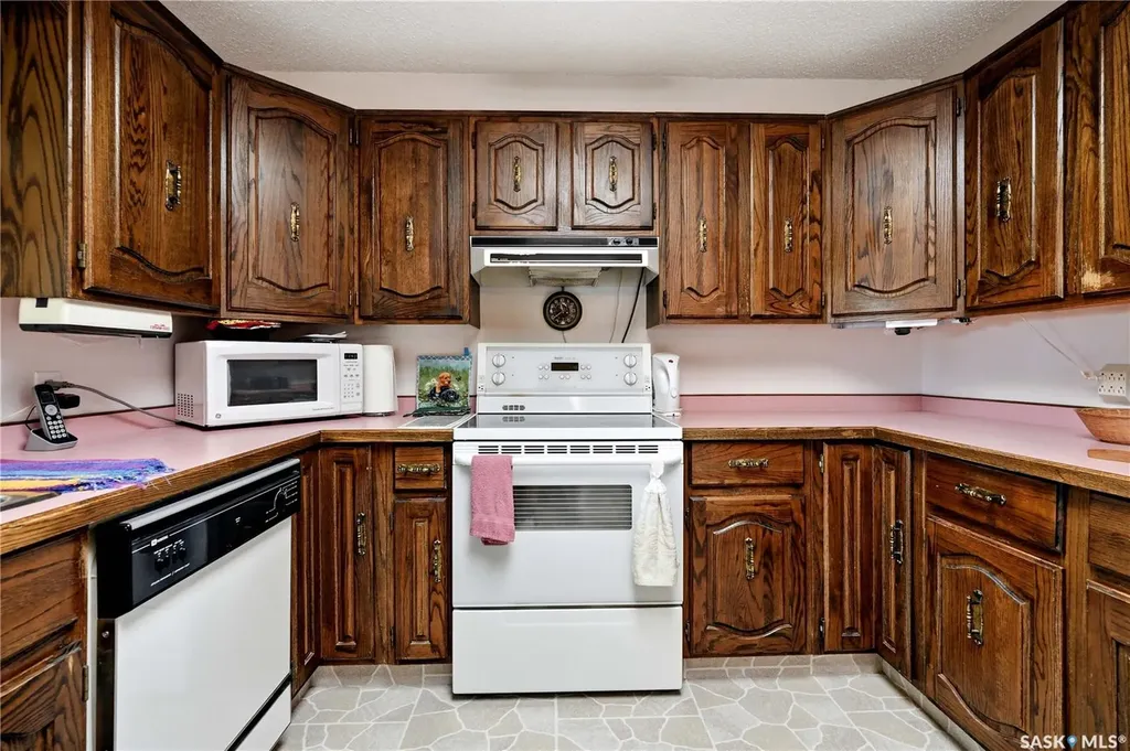 501 3rd Street E Watrous SK S0K 4T0